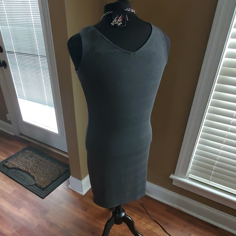 Dress - Picture 2 of 3